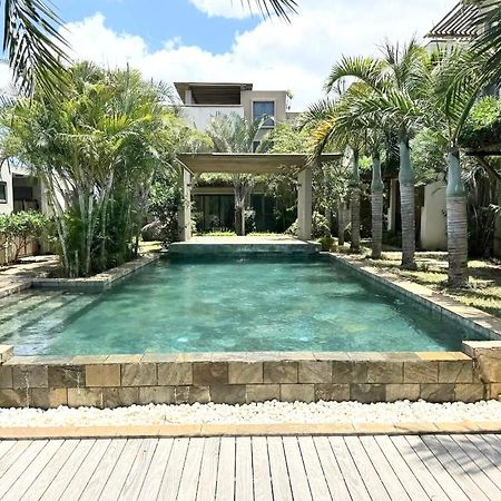 Stunning 3-Bedroom Apartment With Private Rooftop Terrace & Gorgeous Pool Flic en Flac Экстерьер фото