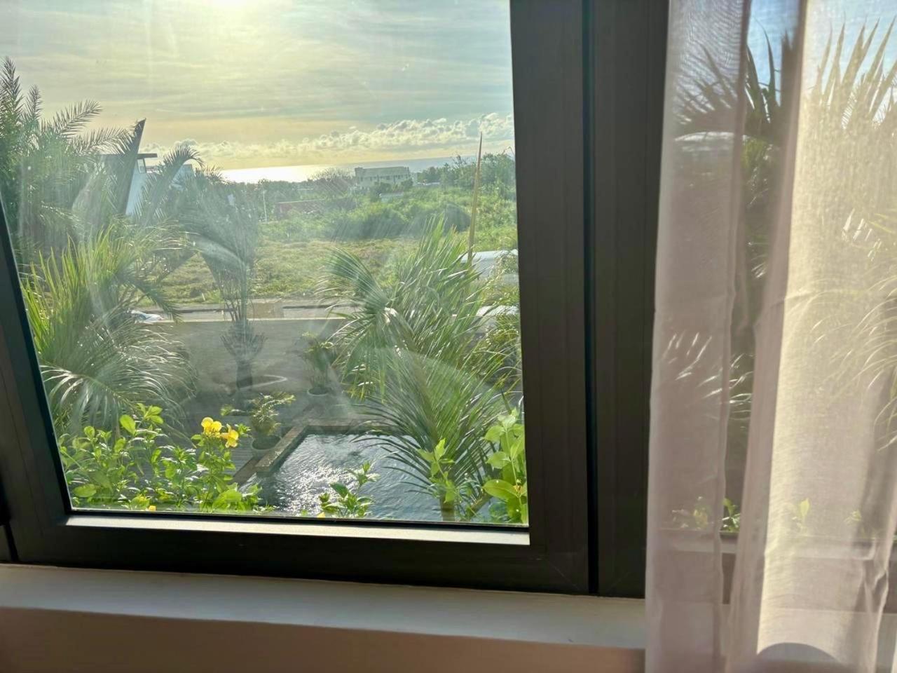 Stunning 3-Bedroom Apartment With Private Rooftop Terrace & Gorgeous Pool Flic en Flac Экстерьер фото