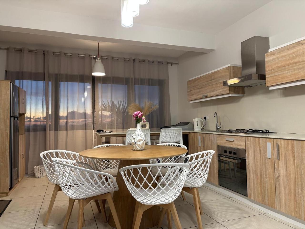 Stunning 3-Bedroom Apartment With Private Rooftop Terrace & Gorgeous Pool Flic en Flac Экстерьер фото