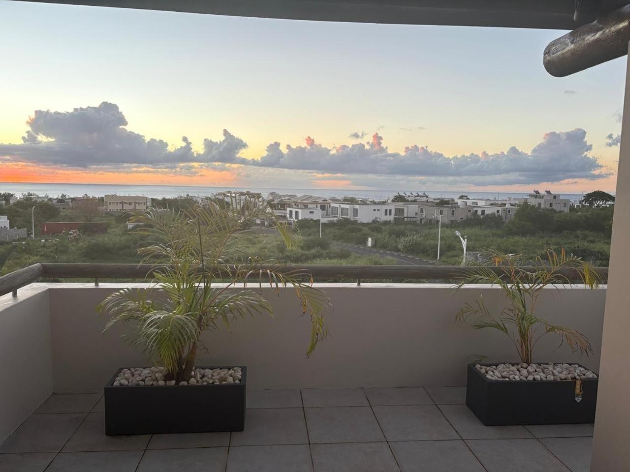 Stunning 3-Bedroom Apartment With Private Rooftop Terrace & Gorgeous Pool Flic en Flac Экстерьер фото
